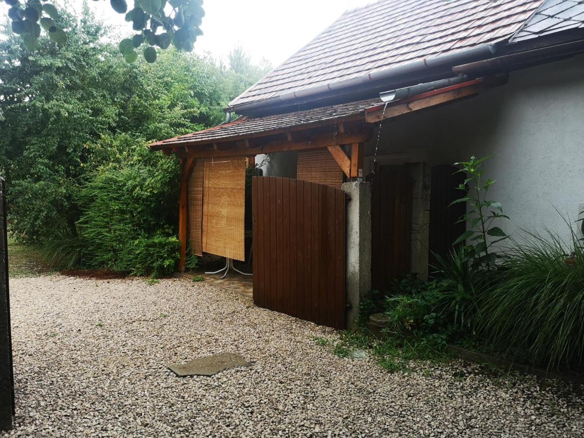 Kuti Vendeghaz Hotel Bakonykuti Екстериор снимка