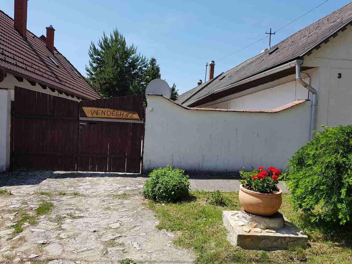 Kuti Vendeghaz Hotel Bakonykuti Екстериор снимка