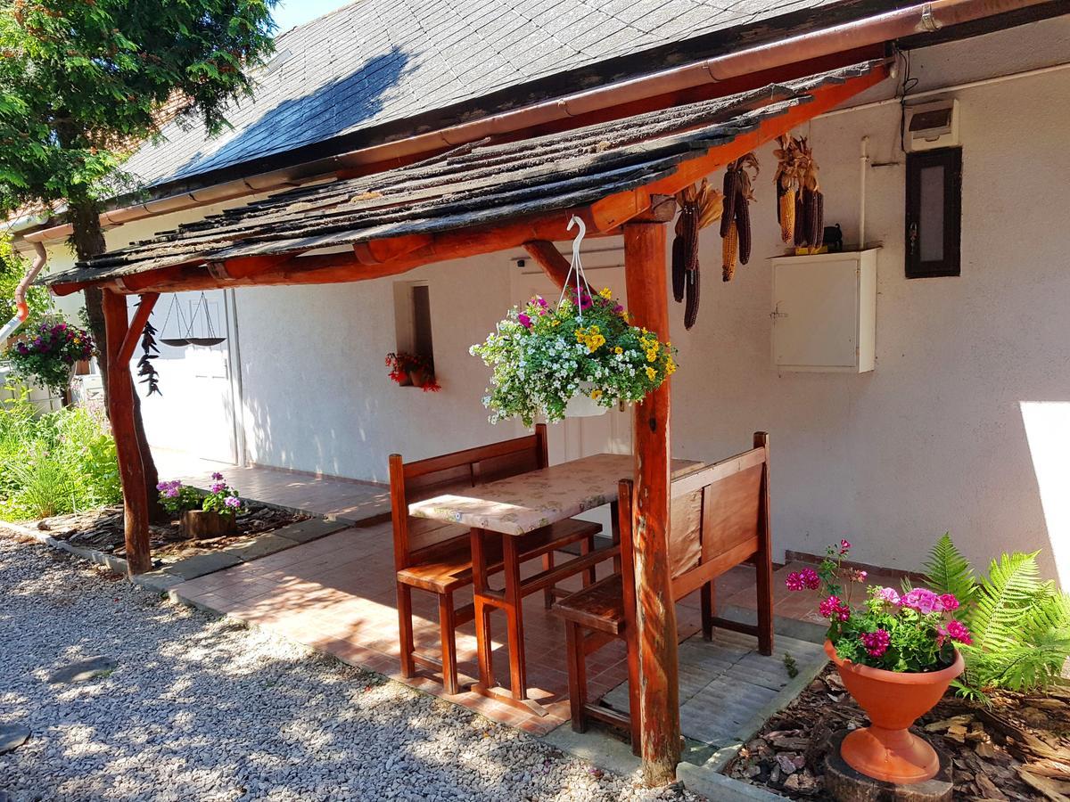 Kuti Vendeghaz Hotel Bakonykuti Екстериор снимка