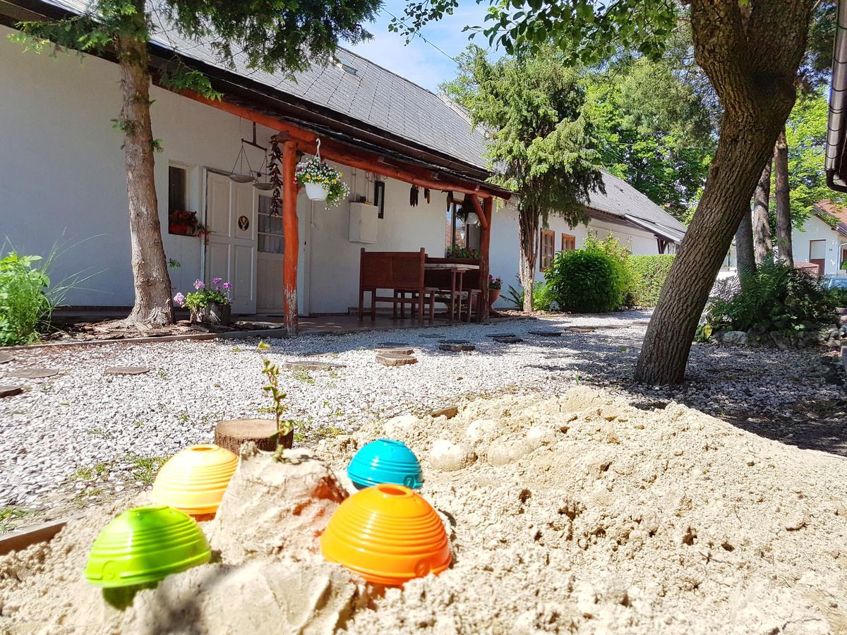 Kuti Vendeghaz Hotel Bakonykuti Екстериор снимка