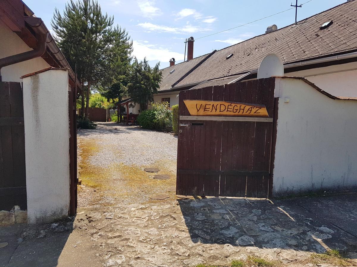 Kuti Vendeghaz Hotel Bakonykuti Екстериор снимка